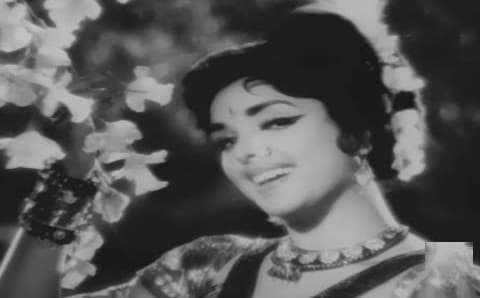 కొమ్మల్లో పాలపిట్ట