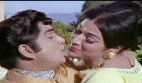 చేయి చేయి తగిలింది హాయి హాయిగా ఉంది