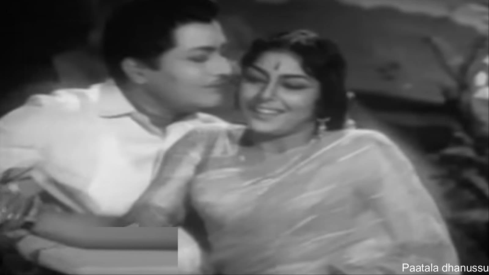 మ్రోగింది గుడిలోని గంట